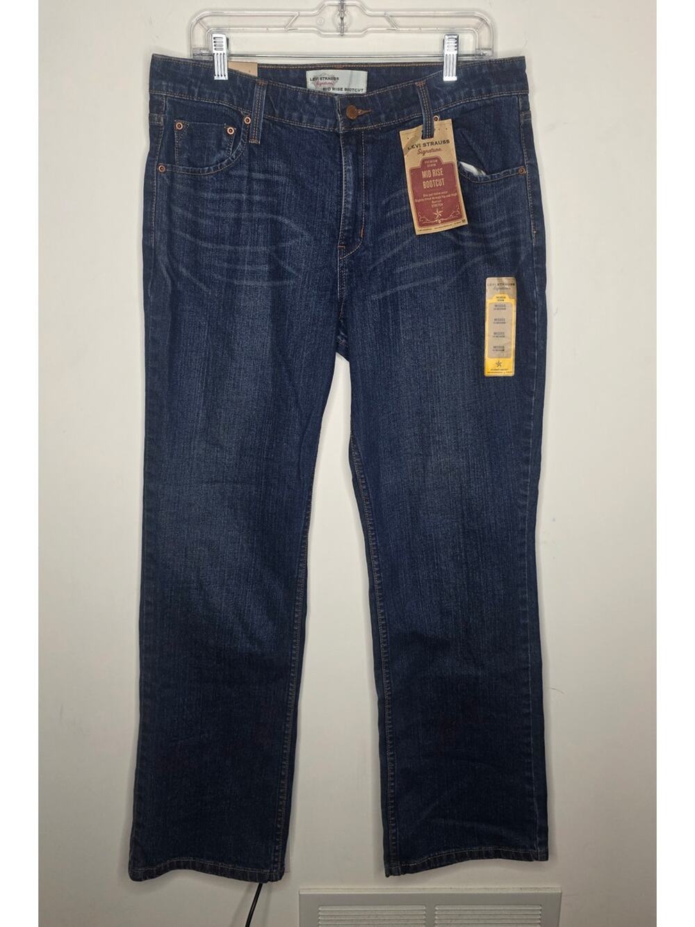 NWT Levis mid rise boot cut stretch jeans - 14 misses